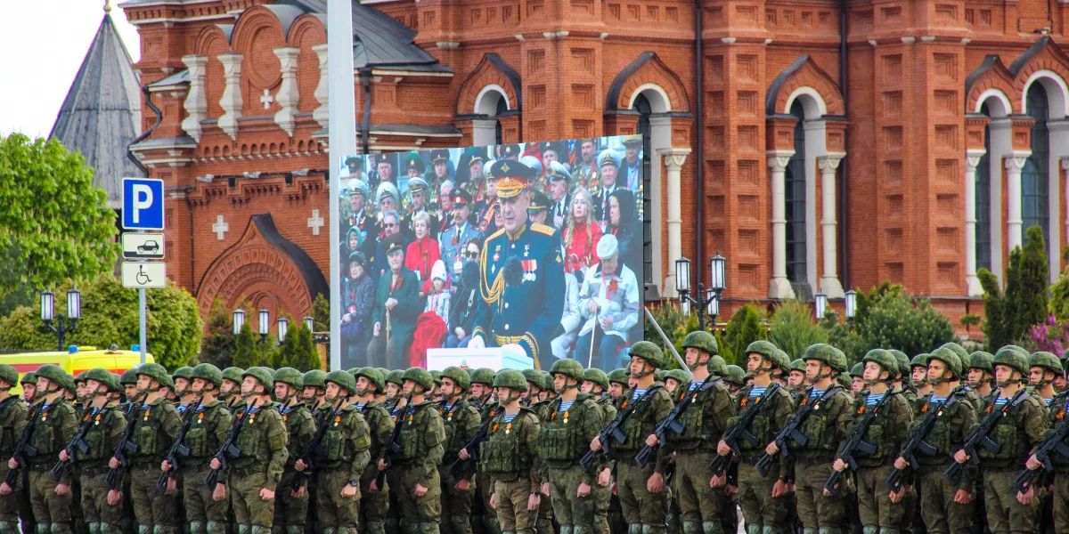 Во Владимире неизвестные приглашают пешеходов на шествие «Бессмертного полка»