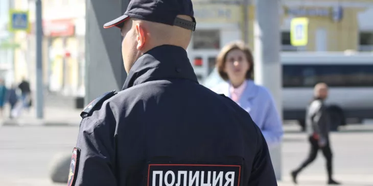 В Волгограде несколько человек, включая подростка, напали на участника СВО