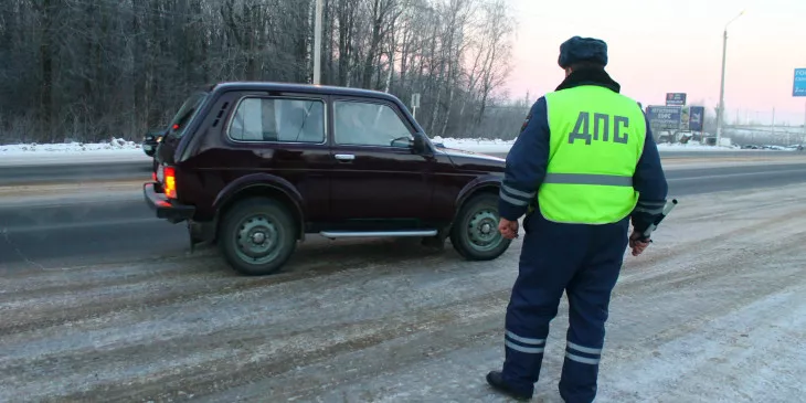 Полицейские Калмыкии помогли водителю из Дагестана