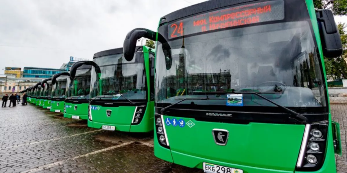 Губернатор Куйвашев поручил вывести на маршруты региона 330 новых автобусов до февраля 2024 года