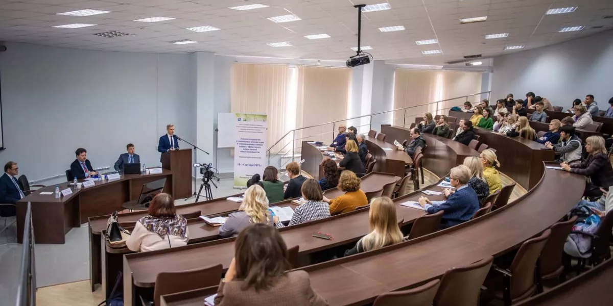 Смоленский Губернатор поддержал идею создания дискуссионного клуба по вопросам российско-белорусского сотрудничества