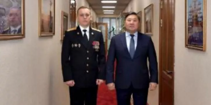 Владислав Ховалыг вручил государственные награды сотрудникам органов безопасности