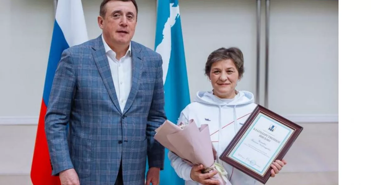 Губернатор Лимаренко наградил сахалинских представителей «Движения первых»
