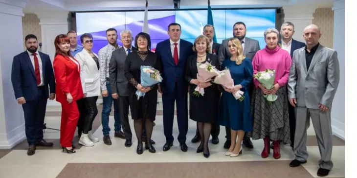 Валерий Лимаренко вручил 12 сахалинцам государственные и региональные награды